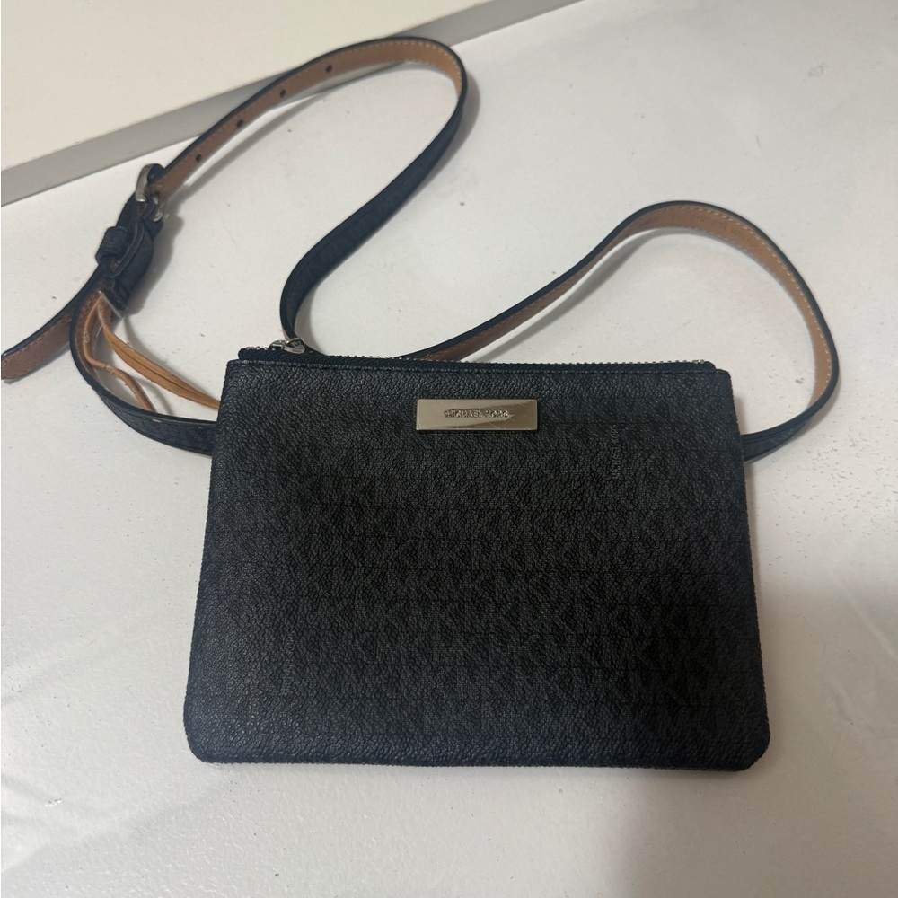 Michael Kors Signature Fanny Pack Belt Bag -size Medium - Black logo.
